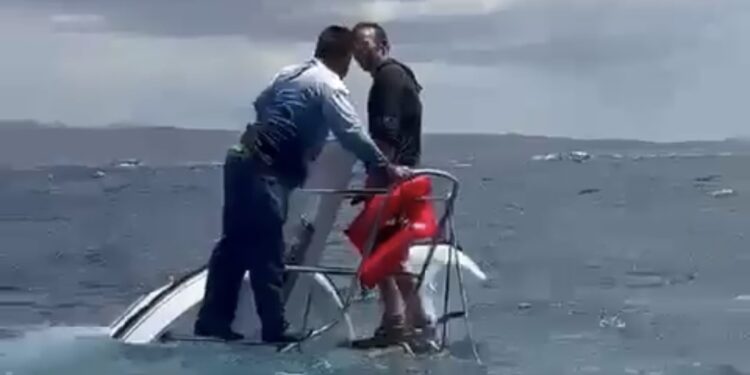 Hundimiento de embarcación participante en el torneo de pesca “Gran Maja” en La Paz, Baja California Sur