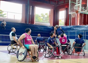 Exitosa exhibición de básquetbol sobre silla de ruedas en La Paz