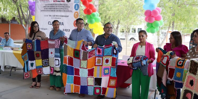 RECIBE SEDIF DONATIVO DE GRAFITI TEJIDO&nbsp;