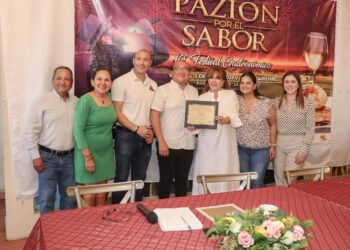 ENTREGAN RECONOCIMIENTOS A PARTICIPANTES DEL FESTIVAL LA PAZIÓN POR EL SABOR: SETUE