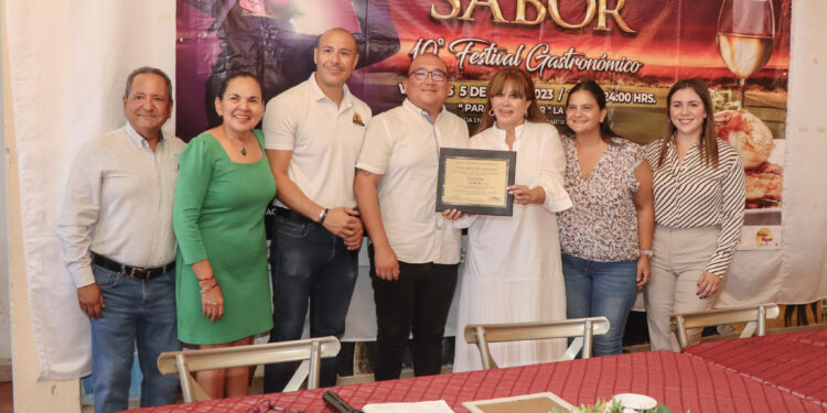 ENTREGAN RECONOCIMIENTOS A PARTICIPANTES DEL FESTIVAL LA PAZIÓN POR EL SABOR: SETUE