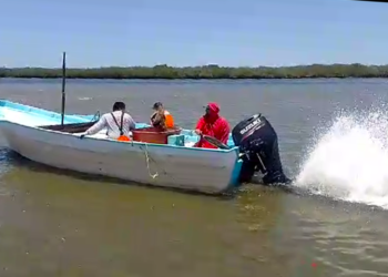 Retenida en Comondú embarcación que realizaba pesca de camarón en veda