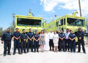 RECONOCE GOBERNADOR VCC IMPULSO SOCIAL DE GAP, CON ENTREGA DE 2 UNIDADES A BOMBEROS DE LA PAZ Y GUERRERO NEGRO