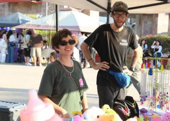 Participan más de 30 jóvenes emprendedores en el Mercadito Juvenil