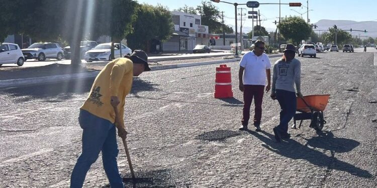 Realiza Servicios Públicos trabajos de bacheo en las colonias y bulevares de la ciudad