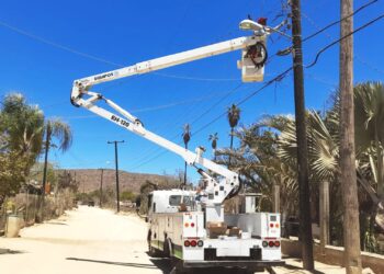 Rehabilita Servicios Públicos 41 luminarias en El Pescadero