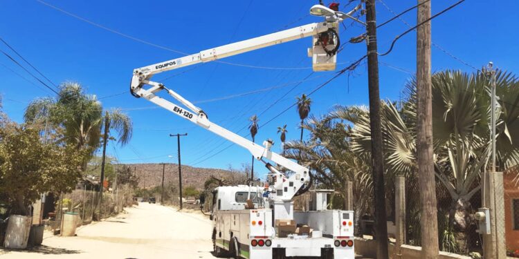 Rehabilita Servicios Públicos 41 luminarias en El Pescadero