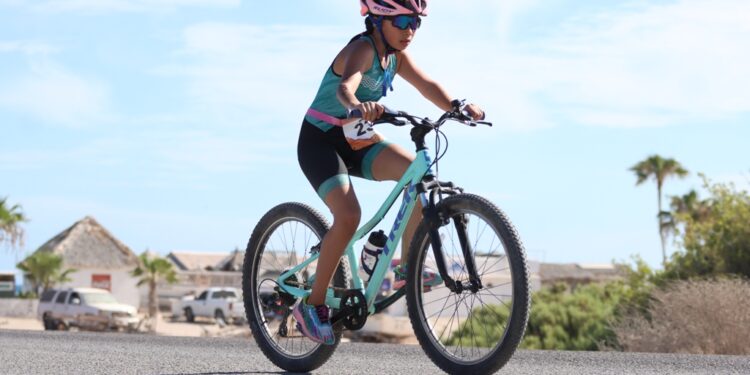 Se lleva a cabo con éxito el Triatlón “El Tecolote 2023”