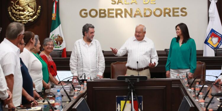 Acuerdan Gobernador y SEP federal fortalecer la educación&nbsp;media superior y superior en Baja California Sur