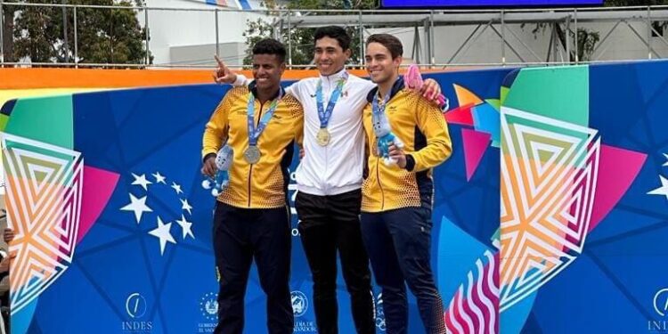 DOMINA EL CICLISMO DE BCS EN LOS CENTROAMERICANOS