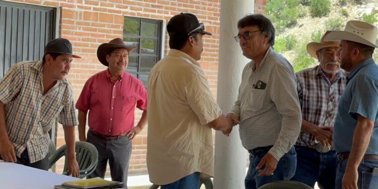 Este domingo 13 de agosto el alcalde de Los Cabos Oscar Leggs Castro tuvo a bien anunciar el inicio del programa de apoyo a la vivienda en el ejido La Candelaria de Cabo San Lucas.