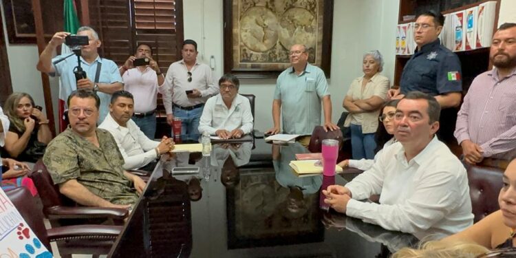 Este martes el presidente municipal Oscar Leggs Castro, se reunió con representantes de las diferentes asociaciones y agrupaciones dedicadas a la defensa y rescate de animales