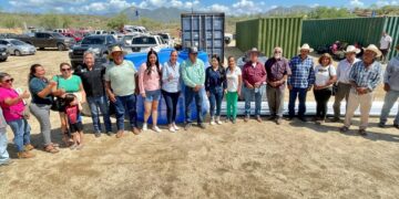 Ante habitantes de la subdelegación de Toro Muerto y de comunidades aledañas a San José del Cabo, el alcalde Oscar Leggs Castro, acompañado de la diputada Eda María Palacios Márquez, así como de personas servidoras públicas del XIV Ayuntamiento de Los Cabos, encabezó una jornada médico-social como parte de sus compromisos con las familias de la zona rural del municipio