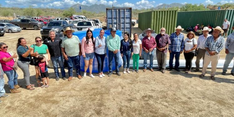 Ante habitantes de la subdelegación de Toro Muerto y de comunidades aledañas a San José del Cabo, el alcalde Oscar Leggs Castro, acompañado de la diputada Eda María Palacios Márquez, así como de personas servidoras públicas del XIV Ayuntamiento de Los Cabos, encabezó una jornada médico-social como parte de sus compromisos con las familias de la zona rural del municipio