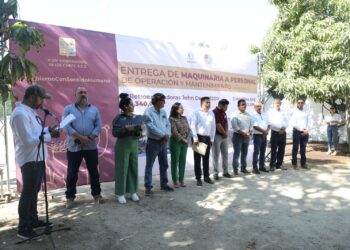 Se hizo entrega de las llaves de 2 nuevas retroexcavadoras John Deere 320P equipadas con martillos KF6, con una inversión total de $4 millones 865 mil pesos derivado del pago oportuno del servicio de agua potable.
