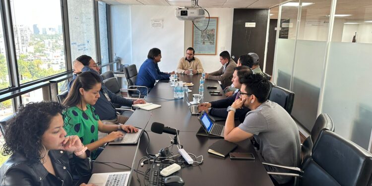 El presidente municipal de Los Cabos Oscar Leggs Castro, se reunió con el coordinador general de Desarrollo Metropolitano y Movilidad de la Secretaría de Desarrollo Agrario, Territorial y Urbano (SEDATU)