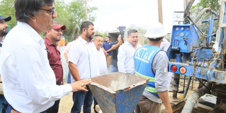 Durante el arranque de la obra de perforación y relocalización del pozo Las Casitas, iniciarán los trabajos para la construcción de una estructura destinada al almacenamiento de agua en dicha comunidad.