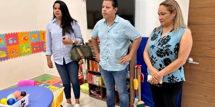 El director general del Sistema DIF Sergio Armando Sánchez Lizárraga, sostuvo una reunión de trabajo con la directora de la Fundación Letty Coppel, Sofía Estrada Delgado, para acordar trabajar de la mano en actividades y programas para quienes más lo requieren.