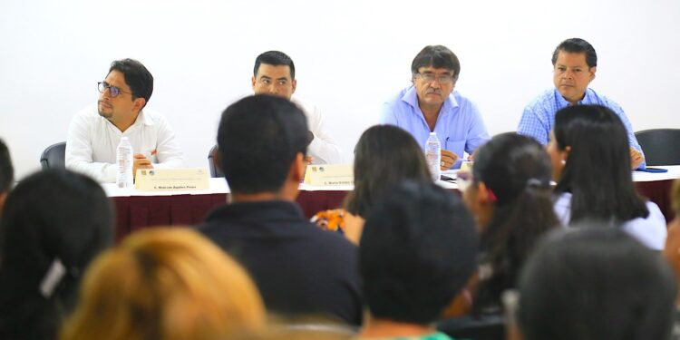 La protección integral que brindan las distintas dependencias del municipio de Los Cabos sean efectivas para promover, garantizar y defender los derechos de niñas, niños y adolescentes, el alcalde Oscar Leggs Castro encabezó la firma del convenio entre el Ayuntamiento y la asociación civil World Visión México.