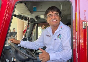 “Homenaje y Compromiso: Alcalde Oscar Leggs Castro Ratifica Apoyo a los Bomberos de Los Cabos en su Día”