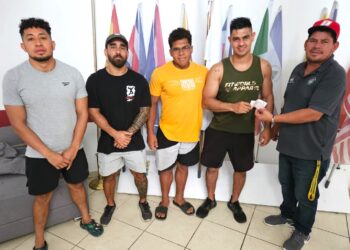 Entrega de apoyos económicos para que atletas asistan a diferentes certámenes que se desarrollarán este próximo mes de agosto.