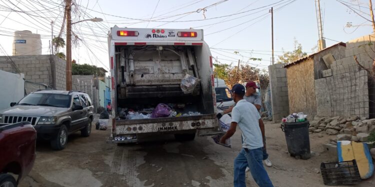 todas las dependencias municipales deberán estar muy al pendiente para atender a la población, antes, durante y después de la contingencia ocasionada por los inminentes efectos del huracán “Hilary”.