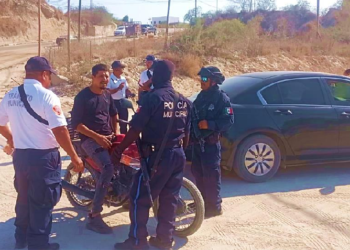 Con el propósito de prevenir actividades antisociales o delictivas que atenten contra la seguridad de la ciudadanía, la Dirección de Seguridad Pública, Policía Preventiva y Tránsito Municipal a cargo del Ing. Jesús Antonio Gómez Rodríguez, implementa de manera continua el operativo “Motos sin placas y vehículos polarizados”