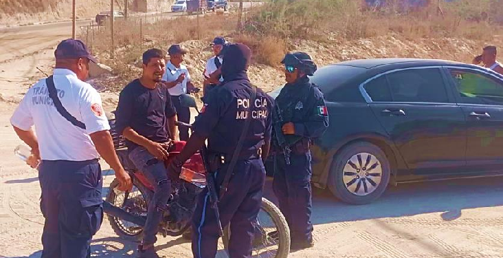 Con el propósito de prevenir actividades antisociales o delictivas que atenten contra la seguridad de la ciudadanía, la Dirección de Seguridad Pública, Policía Preventiva y Tránsito Municipal a cargo del Ing. Jesús Antonio Gómez Rodríguez, implementa de manera continua el operativo “Motos sin placas y vehículos polarizados”