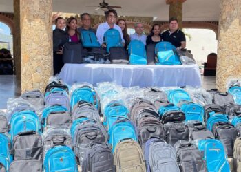 “Generosidad en Acción: Donación de Mochilas y Útiles Escolares Impulsa Inicio del Ciclo Escolar en Los Cabos”
