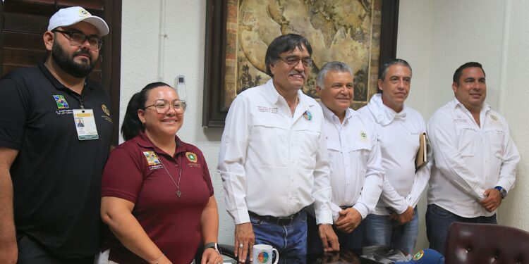 El pasado jueves 10 de agosto el alcalde de Los Cabos Oscar Leggs Castro, sostuvo una reunión con personal del Centro Nacional de Desastres (CENAPRED),así como personal de áreas operativas con la finalidad de fortalecer acciones relativas al monitoreo de la actividad sísmica.