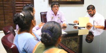 El alcalde de Los Cabos Oscar Leggs Castro sostuvo una reunión con integrantes del movimiento Antorcha Campesina en el municipio