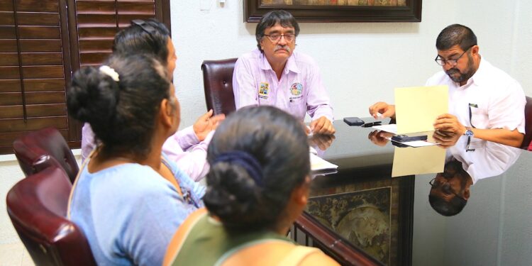 El alcalde de Los Cabos Oscar Leggs Castro sostuvo una reunión con integrantes del movimiento Antorcha Campesina en el municipio