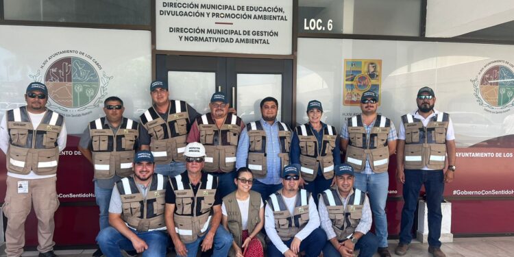 Se realizó la entrega de uniformes a inspectores ambientales pertenecientes al área y a quienes integran las diversas delegaciones municipales.