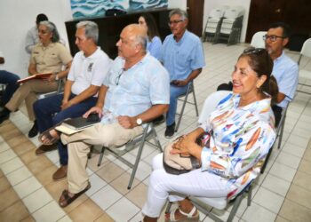 El alcalde Oscar Leggs Castro acompañado del delegado Raymundo Zamora Ceseña, encabezó una reunión con integrantes de Yenekamú A.C., para dar seguimiento al tema planteado en anteriores mesas de trabajo sobre el rescate del Faro Viejo de Cabo Falso en Cabo San Lucas y asegurar el paso sin restricciones a la comunidad.