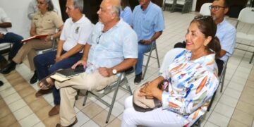 El alcalde Oscar Leggs Castro acompañado del delegado Raymundo Zamora Ceseña, encabezó una reunión con integrantes de Yenekamú A.C., para dar seguimiento al tema planteado en anteriores mesas de trabajo sobre el rescate del Faro Viejo de Cabo Falso en Cabo San Lucas y asegurar el paso sin restricciones a la comunidad.