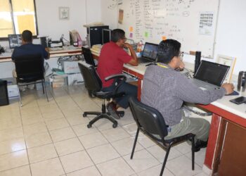 El Gobierno de Los Cabos a través de la Contraloría Municipal brinda atención a las diversas quejas y denuncias que presenta la ciudadanía y/o colaboradores de las dependencias gubernamentales