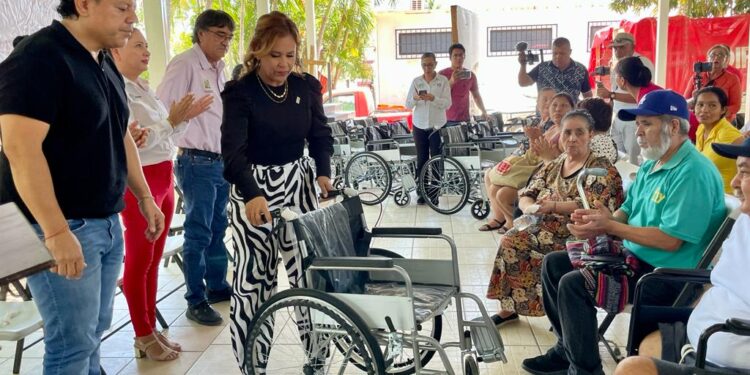 Realizaron la entrega de 18 apoyos asistenciales que se traducen en 16 sillas de ruedas