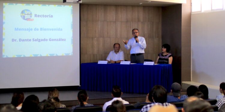 Reciben en la UABCS a estudiantes de nuevo ingreso al posgrado