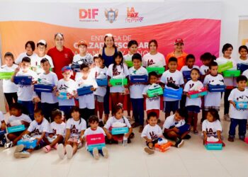 Apoya DIF La Paz con el “Zapatón” a la niñez de la colonia La Pasión