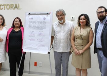 FIRMA DE CONVENIO DE COLABORACIÓN ENTRE LA JUNTA LOCAL EJECUTIVA DEL INE EN BAJA CALIFORNIA SUR Y LA UNIVERSIDAD INTERNACIONAL DE LA PAZ