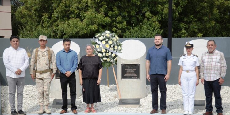 Conmemoran en La Paz el LI Aniversario Luctuoso del Profesor Domingo Carballo Félix