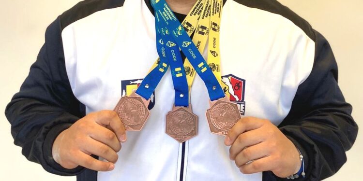 Conquista Carlos Juárez 3 medallas en Campeonato Nacional de Halterofilia