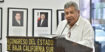 Los libros de texto, contienen las aportaciones de 32 secretarios de educación de las entidades federativas, incluyendo gobiernos panistas: Diputado José María Avilés Castro