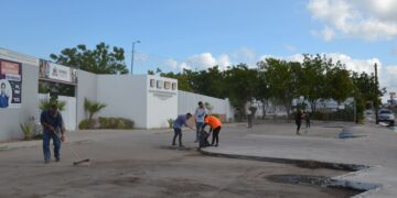 PERSONAL DE ICATEBCS REALIZA JORNADA DE LIMPIEZA