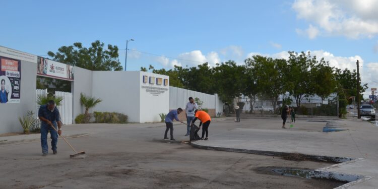 PERSONAL DE ICATEBCS REALIZA JORNADA DE LIMPIEZA