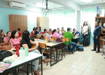 ANALIZAN NUEVOS LIBROS DE TEXTO Y PROGRAMAS DE LA NUEVA ESCUELA MEXICANA MÁS DE 9 MIL DOCENTES EN BCS