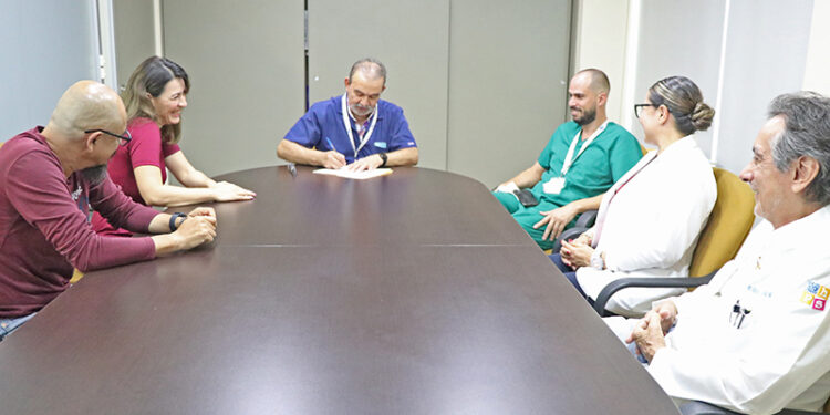 FIRMA CONVENIO HOSPITAL SALVATIERRA CON ISC PARA BRINDAR MUSICOTERAPIA A NIÑOS CON CÁNCER