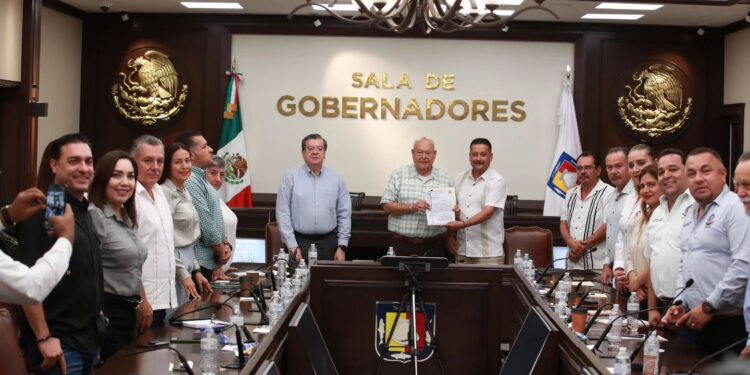 RECIBE GOBIERNO DEL ESTADO, PLIEGO PETITORIO DEL SINDICATO DE BURÓCRATAS