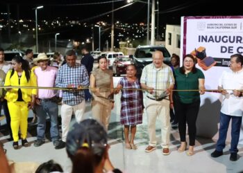 ENTREGA GOBERNADOR VCC PAVIMENTACIÓNEN COLONIA MONTE SINAHÍ