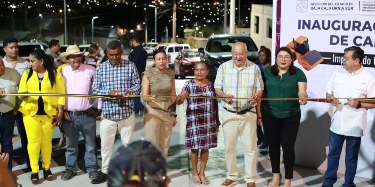 ENTREGA GOBERNADOR VCC PAVIMENTACIÓNEN COLONIA MONTE SINAHÍ